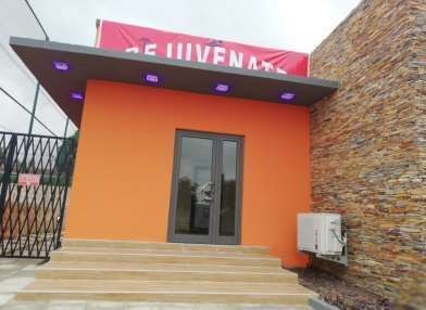 Rejuvenate retail unit with stone cladding