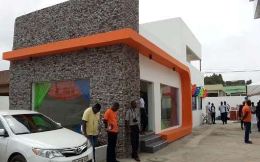 Retail showroom exterior with clients